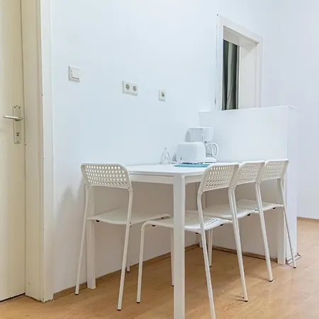 Spacious 2Br Apt -Near Wiener Stadthalle Burggassewiener Well Located Viena Exterior foto