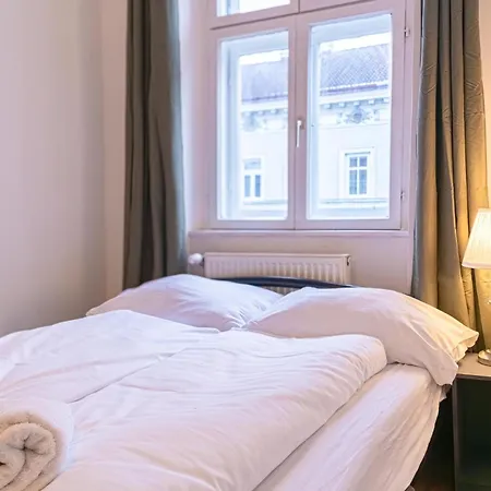 Spacious 2Br Apt -Near Wiener Stadthalle Burggassewiener Well Located Viena Exterior foto
