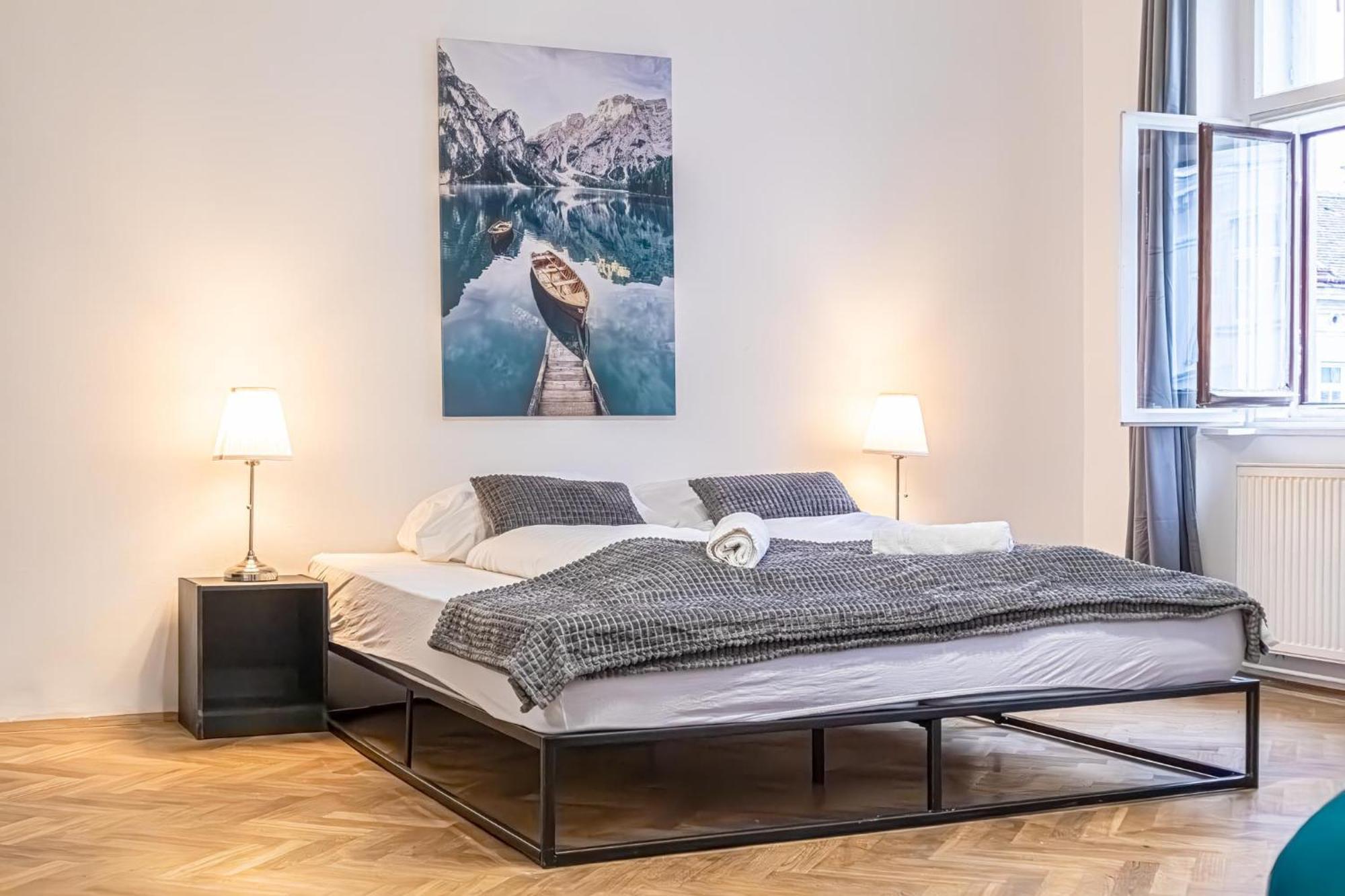 Apartamento Spacious 2br -near Wiener Stadthalle Burggassewiener Well Located