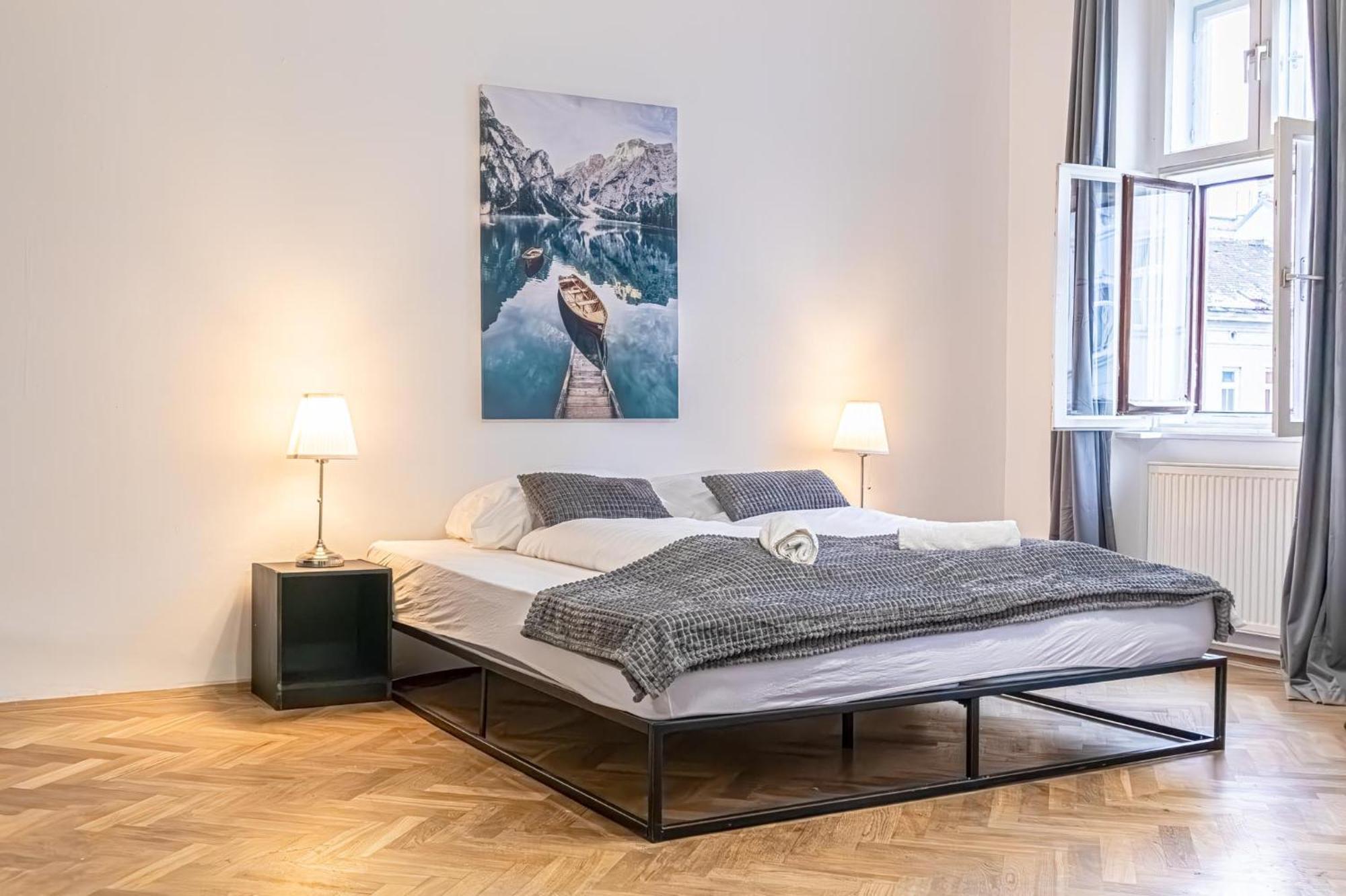 Spacious 2br -near Wiener Stadthalle Burggassewiener Well Located Apartamento *