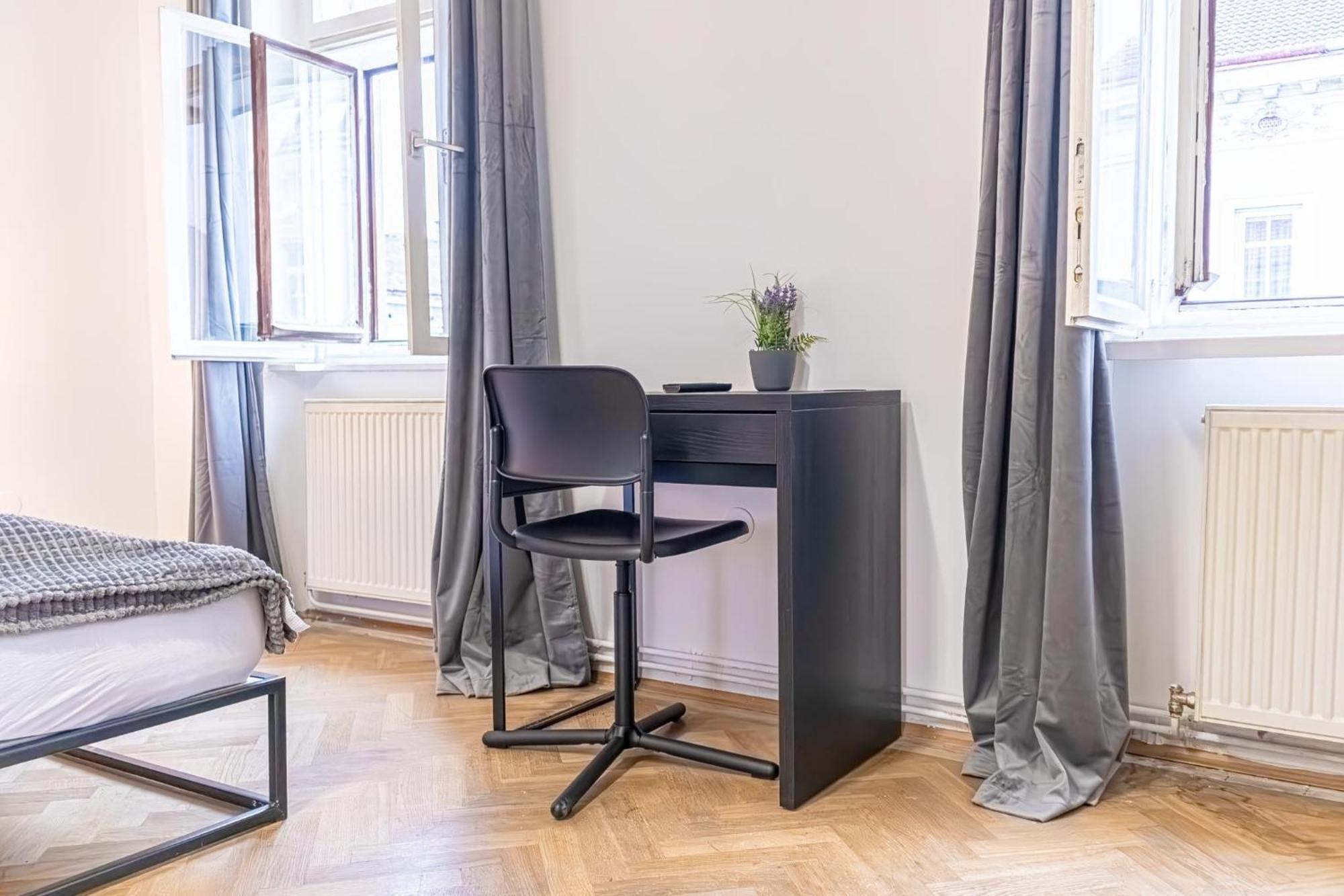 Spacious 2br -near Wiener Stadthalle Burggassewiener Well Located Apartamento Viena