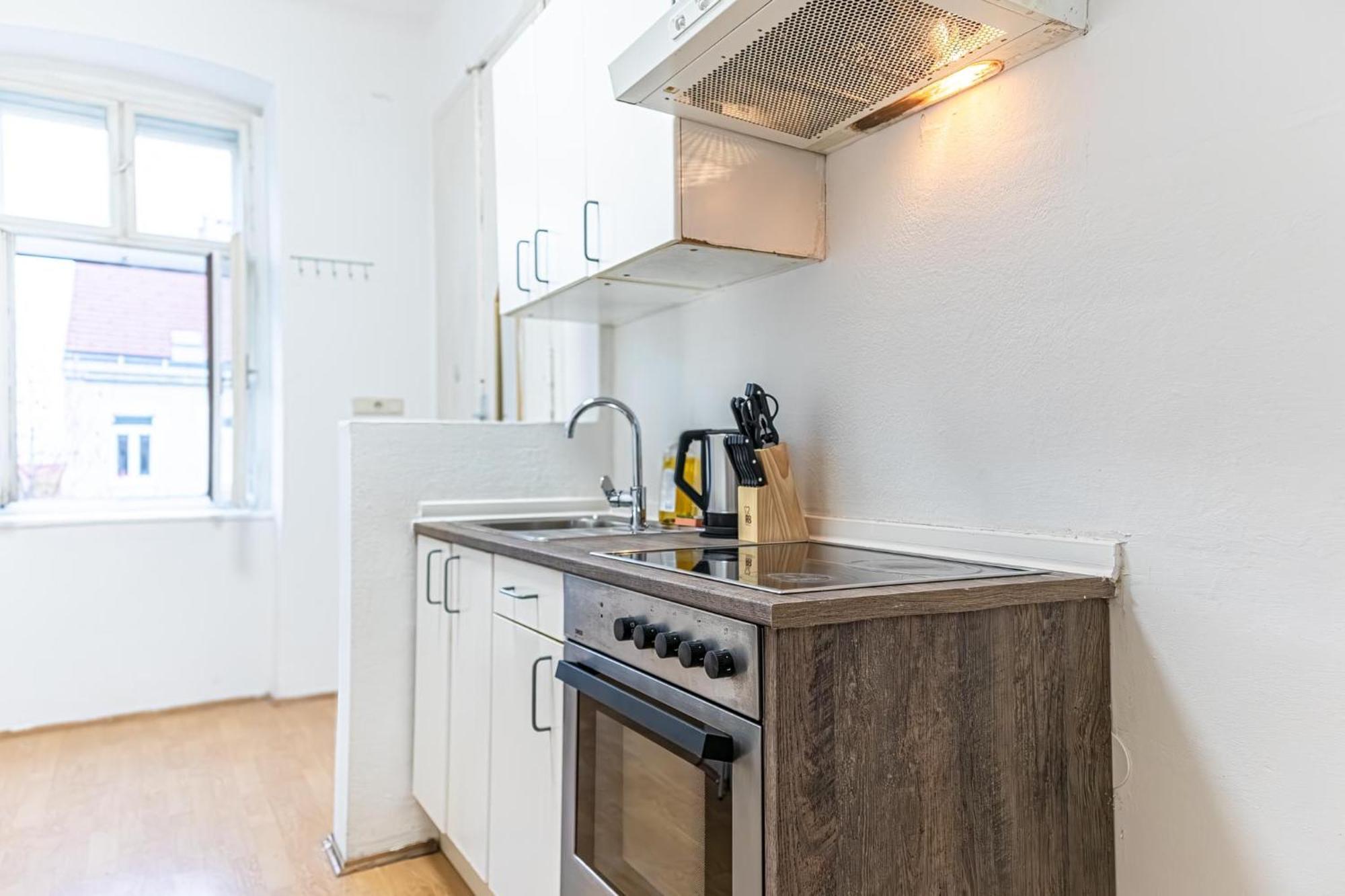 Spacious 2br -near Wiener Stadthalle Burggassewiener Well Located Apartamento