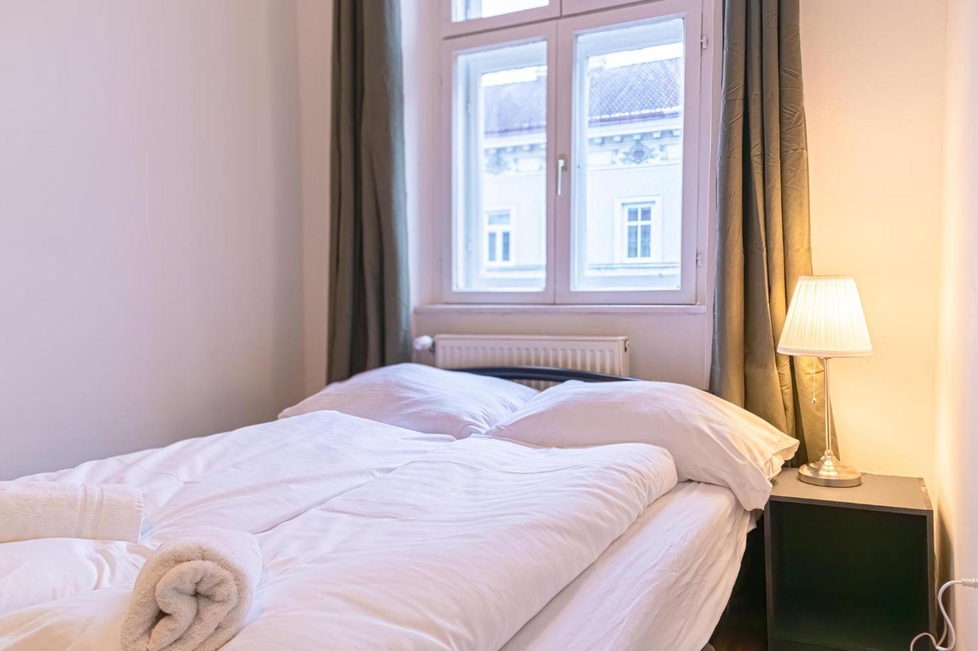 Spacious 2br -near Wiener Stadthalle Burggassewiener Well Located Apartamento