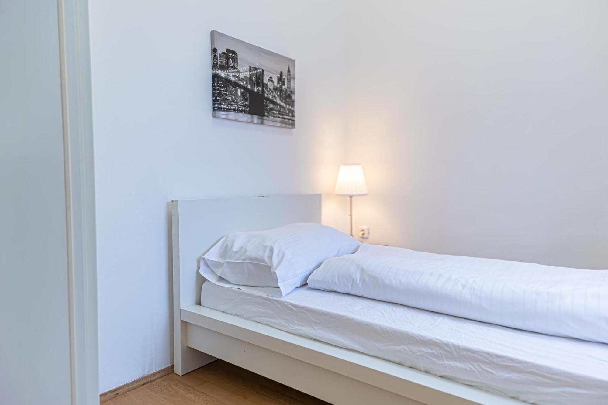 Spacious 2br -near Wiener Stadthalle Burggassewiener Well Located Apartamento *