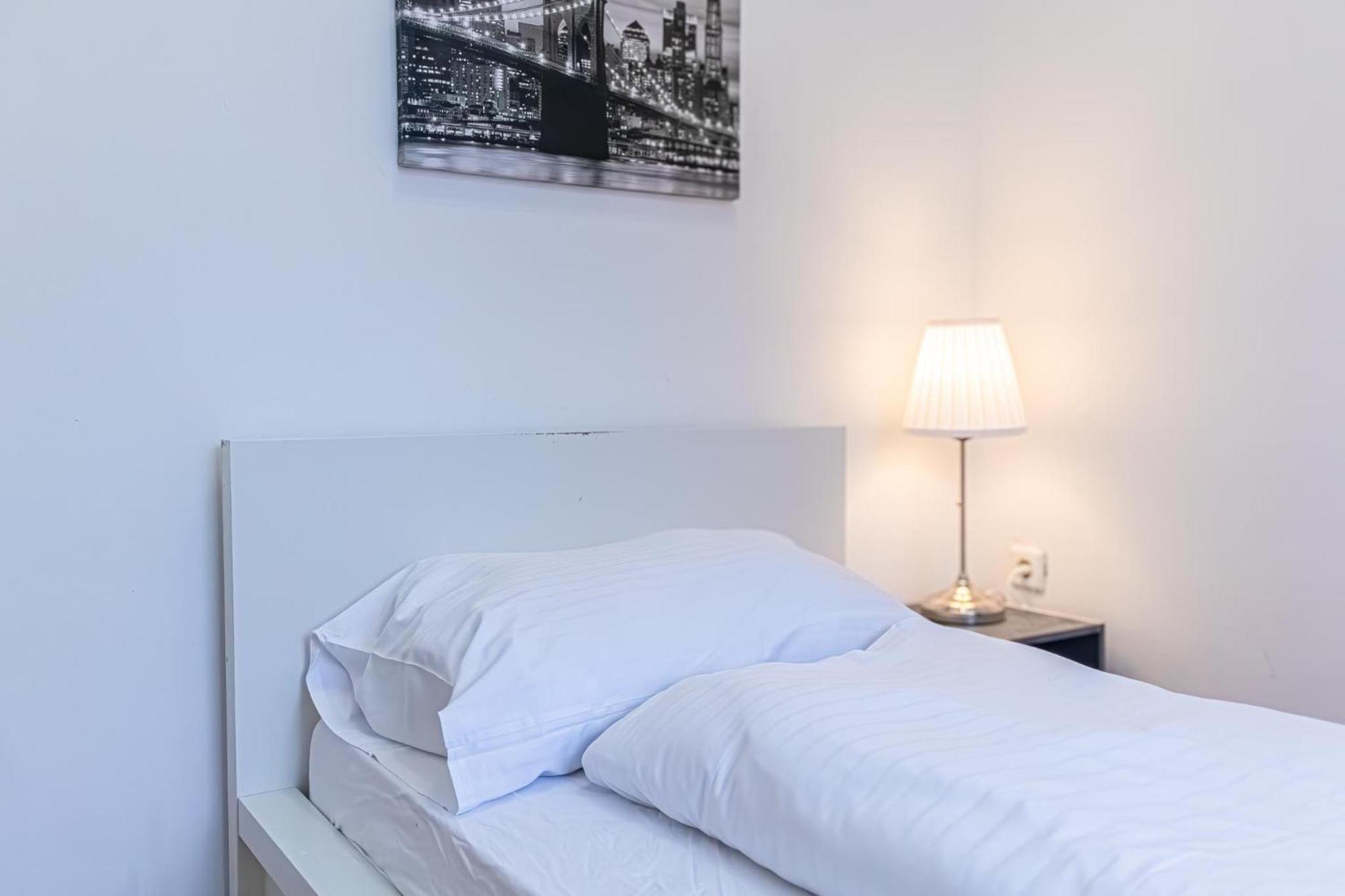 Apartamento Spacious 2br -near Wiener Stadthalle Burggassewiener Well Located *