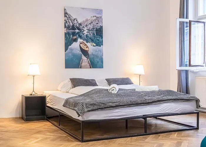 Spacious 2Br Apt -Near Wiener Stadthalle Burggassewiener Well Located