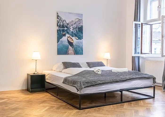 Spacious 2Br Apt -Near Wiener Stadthalle Burggassewiener Well Located