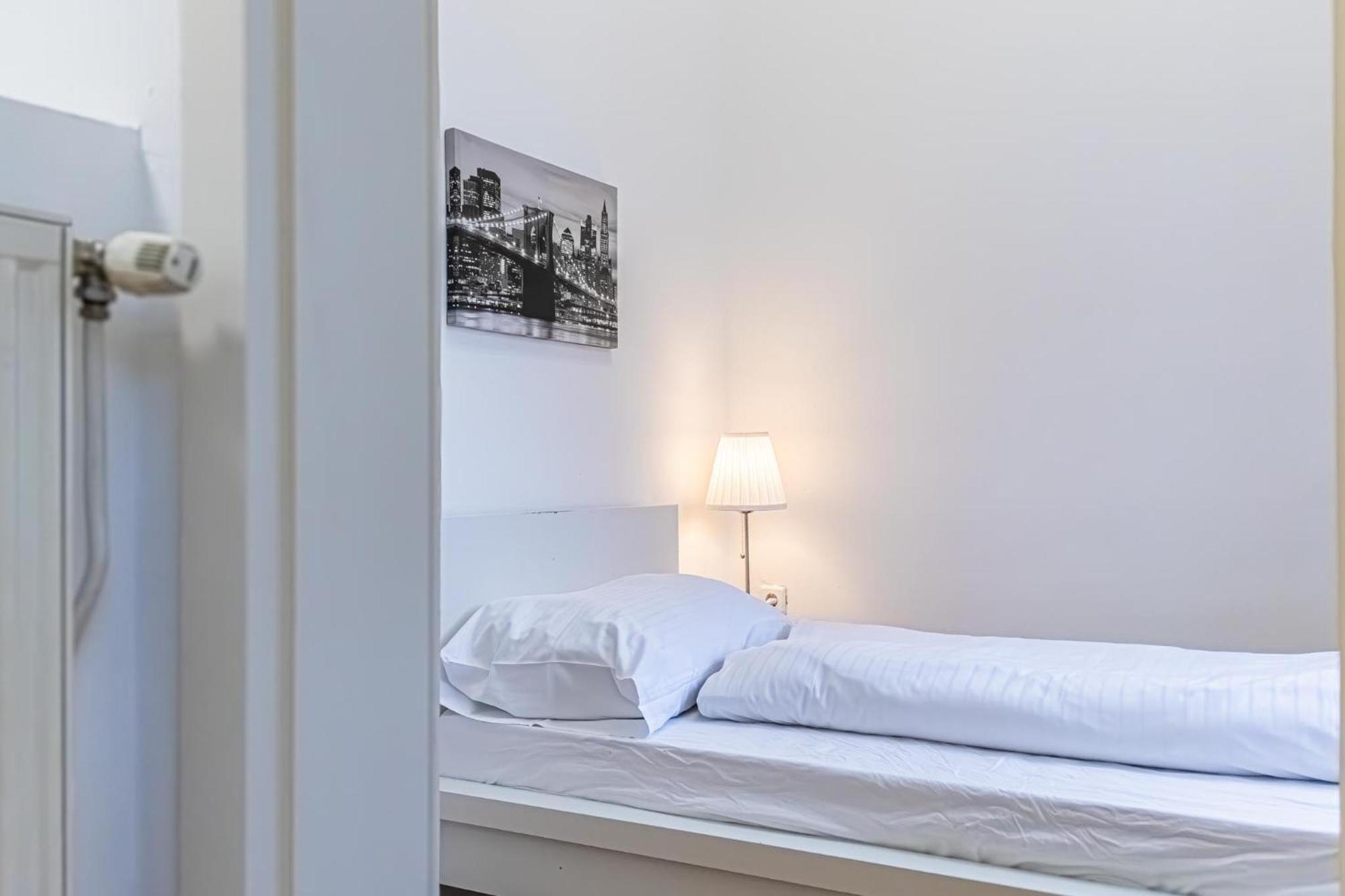 Spacious 2br -near Wiener Stadthalle Burggassewiener Well Located * Wien