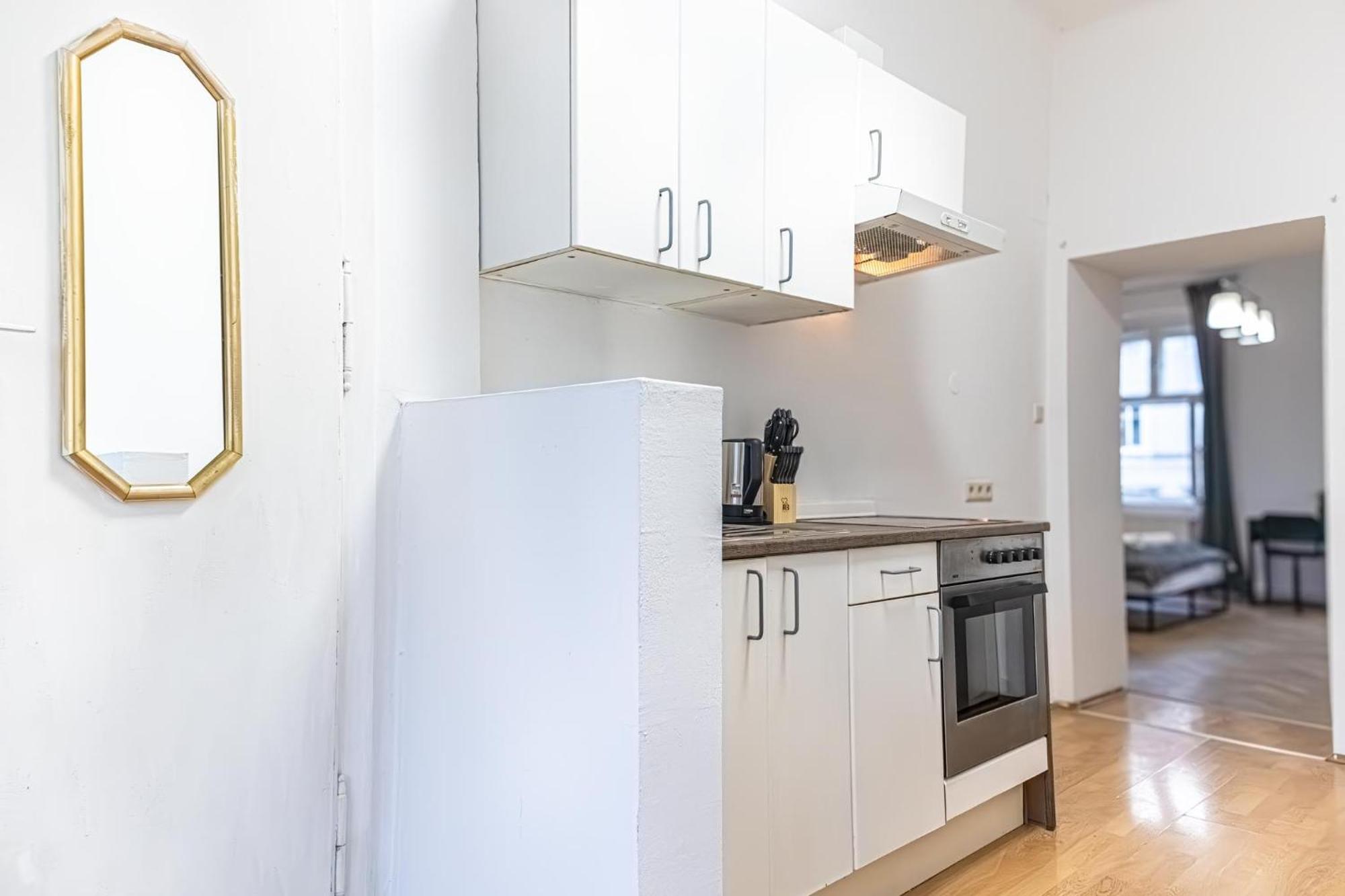 Spacious 2br -near Wiener Stadthalle Burggassewiener Well Located Apartment Wien